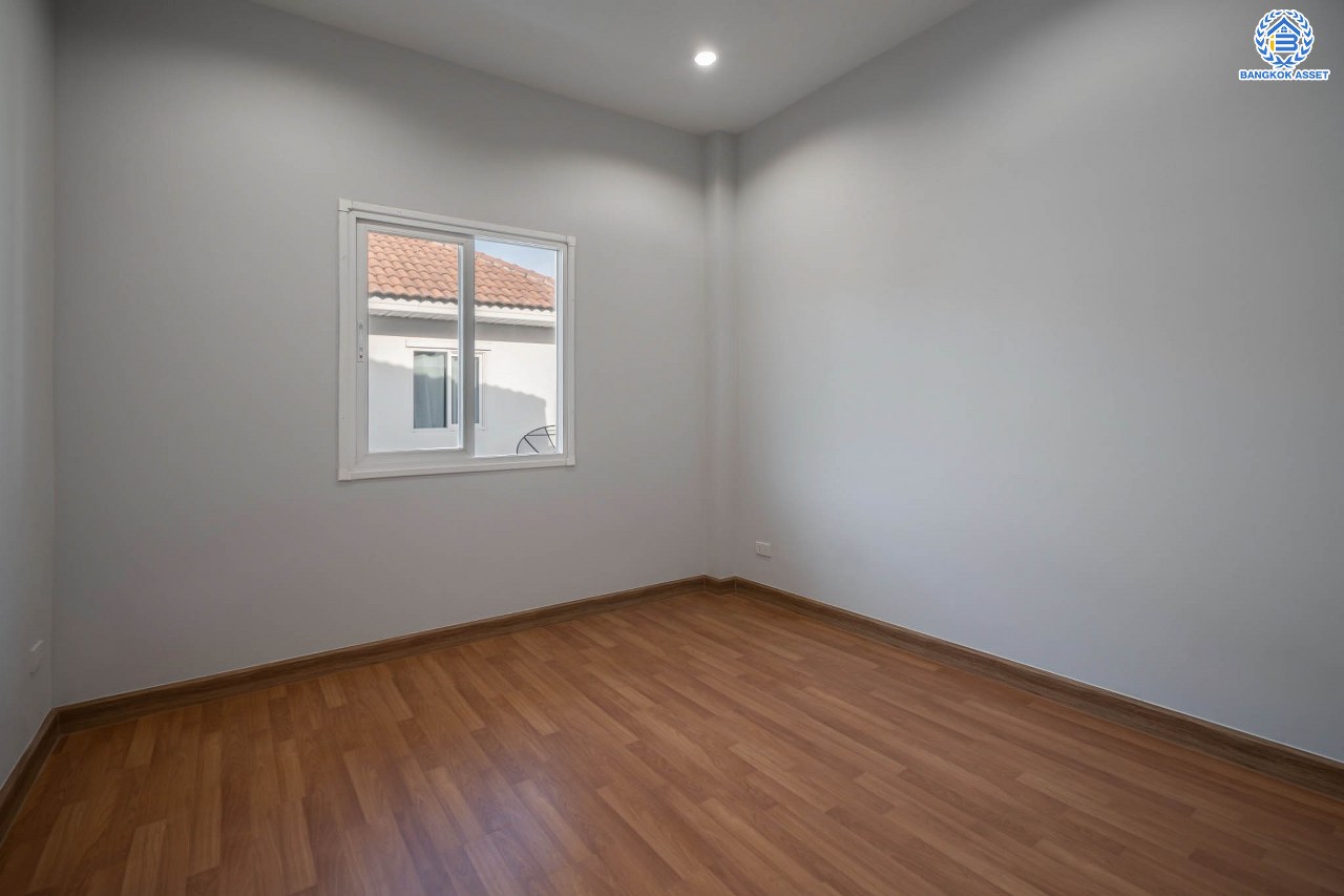 บ้านมือสองตกแต่งใหม่ โครงการ เพอร์เฟคเพลส ราชพฤกษ์ บ้านเดี่ยว จากแบรนด์ Property Perfect เนื้อที่ 56.2 ตร.ว. ฟังก์ชัน 3 ห้องนอน 3 ห้องน้ำ  1 ห้องอเนกประสงค์ จอดรถได้ 2 คัน กับทำเลโซนเมือง ที่เชื่อมต่อหลากหลายเส้นทาง หน้าโครงการติดถ.ราชพฤกษ์ ใกล้รถไฟฟ้าสถานี "บางรักน้อยท่าอิฐ"